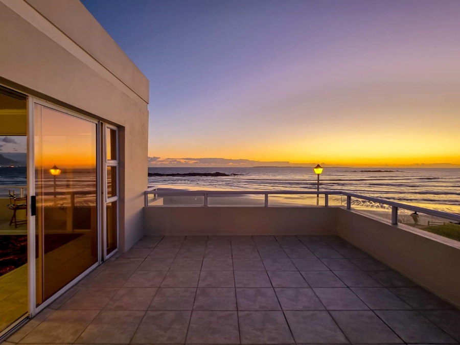 5 Bedroom Property for Sale in Bloubergstrand Western Cape